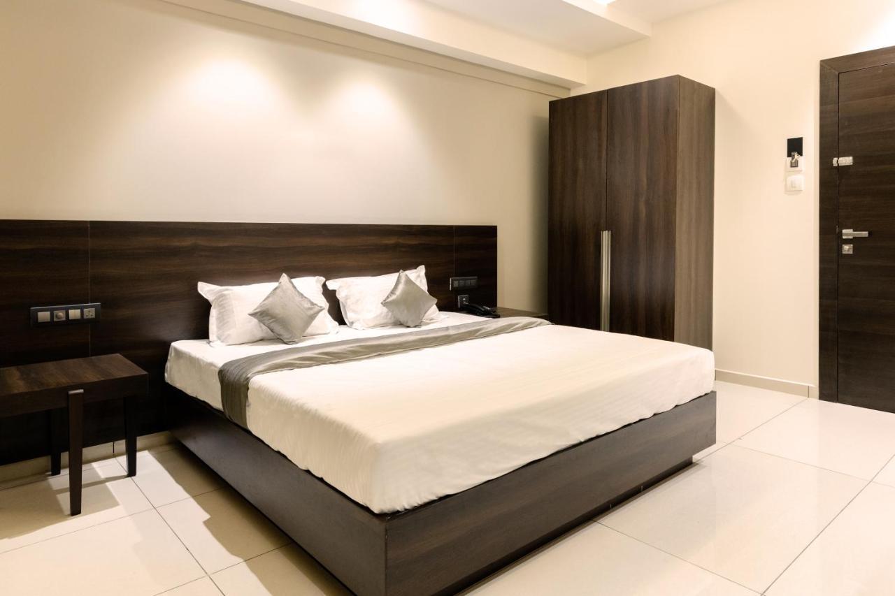 Hotel Paramount Suites & Service Apartments Mangalore Exterior foto